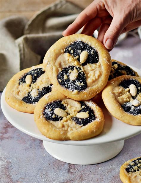 Kolache Recipe | Homemade Czech Koláče - Elavegan