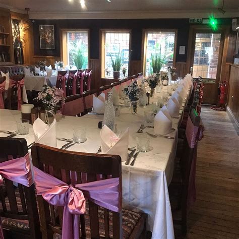 THE BEAR'S PAW (Warmingham) - Inn Reviews, Photos, Rate Comparison ...