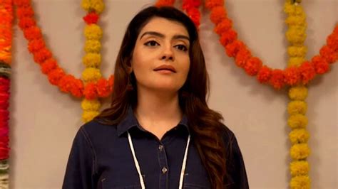 Watch Aaliya Consoles Neha Video Online(HD) On JioCinema