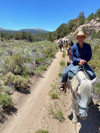 Mammoth Lakes Pack Outfit - Day Tours - 2022 What to Know Before You Go ...