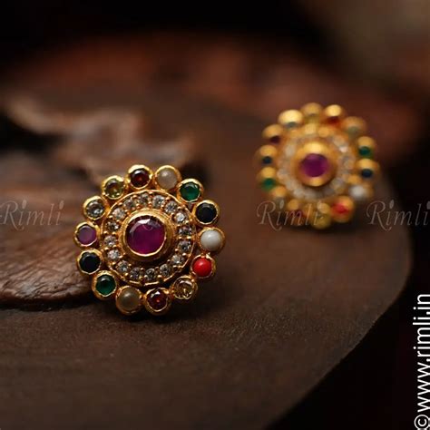 HIya Silver Ear Stud