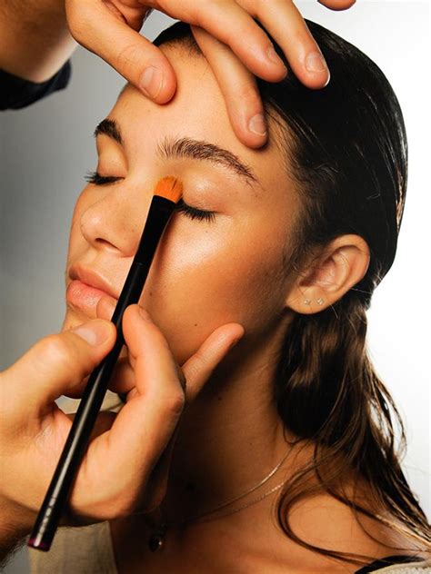 Latest Makeup Tutorial 的图像结果