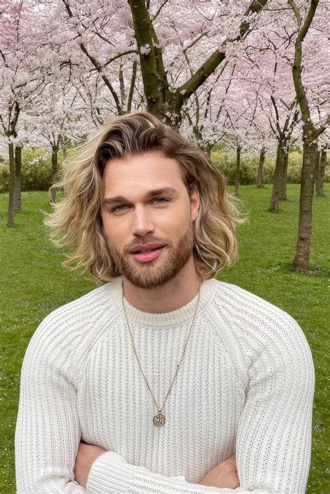 Long Wavy Hairstyles For Men