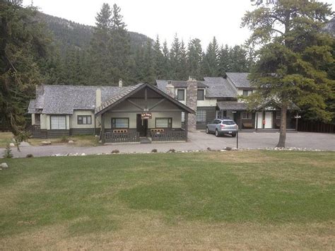 ELKHORN LODGE (Banff) - Lodge Reviews, Photos, Rate Comparison ...