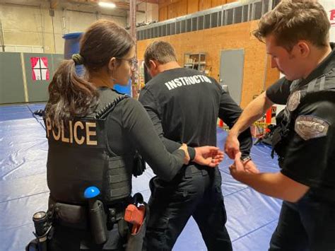 Basic Handcuffing 的图像结果