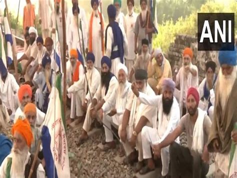 Punjab farmers continue three-day "rail roko" agitation over MSP, flood ...
