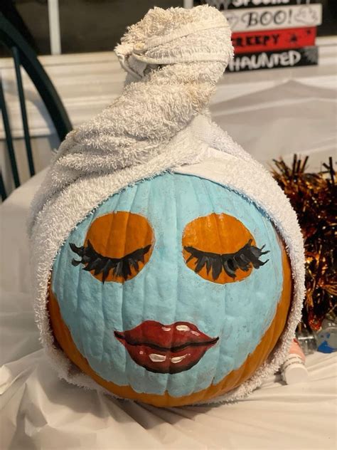 Pin by Dakota on Holidays 🎃 ️🎄 | Creative pumpkin painting, Creative ...