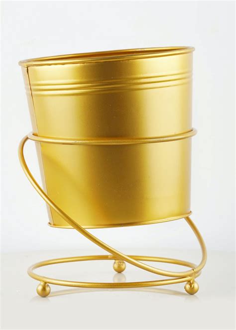 Get Round Metal Pot With Round Stand at ₹ 999 | LBB Shop