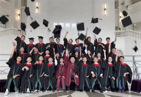 中山大学中文系2015届毕业典礼隆重举行 | 中山大学中国语言文学系