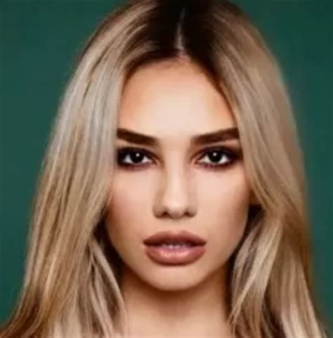 Model Ruby Mae 的图像结果