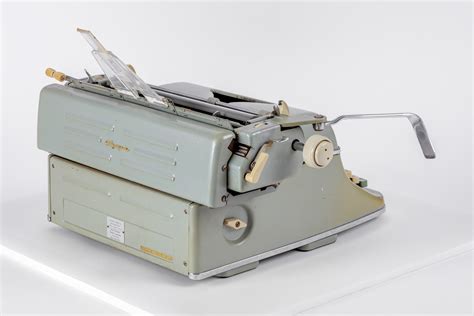 Typewriter Joseph Stefano used to write the screenplay for Alfred ...