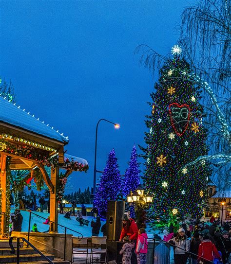 Best Christmas Destinations on the West Coast | Vacasa