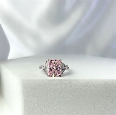 求婚唔簡單！求婚戒指如何選擇？鑽石戒指如何分卡數？認真閲讀以下5點助你買戒指
