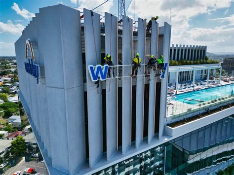 High Level Building Signage 的图像结果