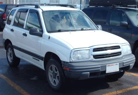 2004 Chevrolet Tracker 4-Door Hardtop 2WD LT