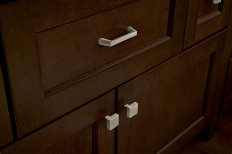 Kitchen Cabinet Hardware Placement