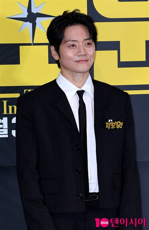 Actor Jo Bok-rae to Finally Tie the Knot in February After Delayed Wedding