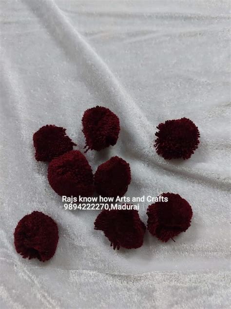 Woolen pom pom maroon – KnowHowArtCraft