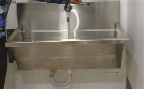 Scrub Station - Stainless Steel Scrub Station Manufacturer from Faridabad