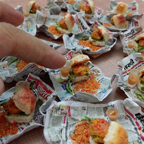 Mumbai Vadapav Cutting Chai Indian Miniature Food Magnet – small IDEA
