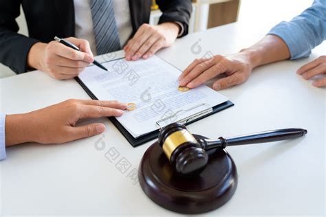 律师让夫妇协议离婚高清图片下载-包图网