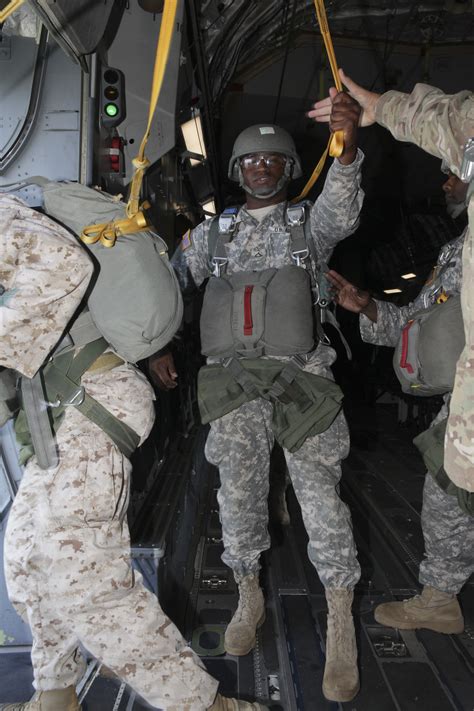Army Airborne Jump 的图像结果