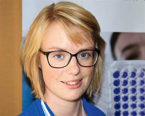 Tipps zur Kälberfütterung: Längere Milchgabe plus Stroh | agrarheute.com