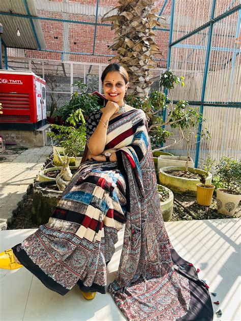 MANMAUJI: HANDBLOCK AJRAKH MODAL SILK SAREE – MYPOSHAAKH