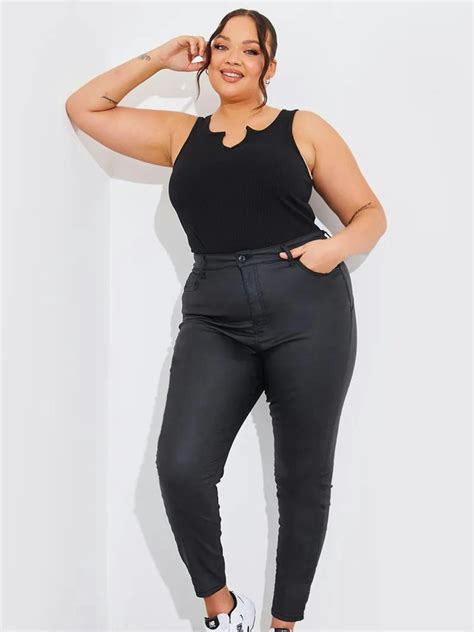 Best Tummy Control Jeans That Are Figure Flattering 2026