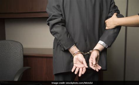 यूपी : महिला से छेड़छाड़ का विरोध करने पर पति को पीटा; फायरिंग भी की ...