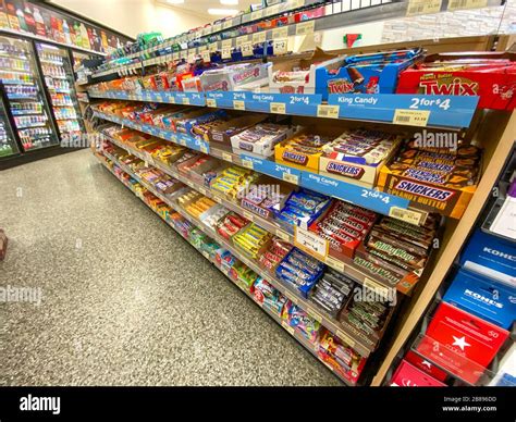 Convenience store candy hi-res stock photography and images - Alamy