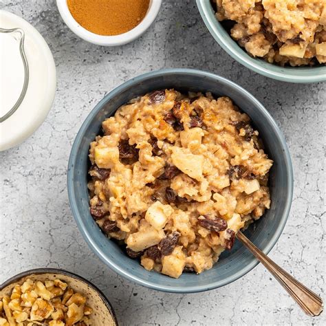 Slow-Cooker Oatmeal Recipe: How to Make It