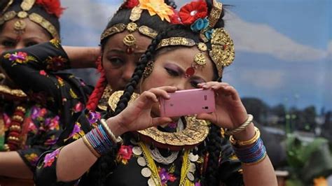 कंघी चुराकर होता है प्यार का इजहार... माड़िया जनजाति की 'घोटुल' प्रथा ...