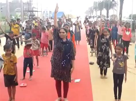 In the rainy weather in Surat, the mayor, municipal commissioner and ...