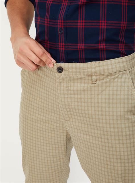 Buy Men Carrot Fit Checked Stretch Chinos Online at just Rs. 1299.0 ...
