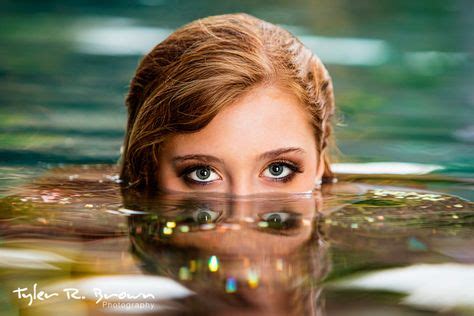 Senior Portraits Girls Swim 的图像结果