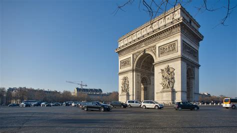 Image result for gilets jaunes détruisent arc de triomphe