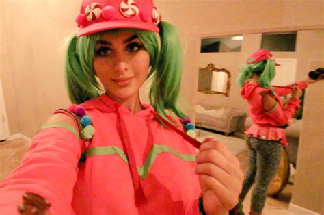 Very hot in costume! : r/sssniperwolfworship