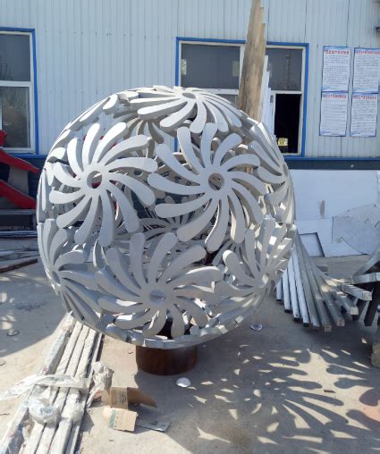 不锈钢镂空月亮雕塑园林水景雕塑