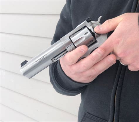 Left Hand Revolver 的图像结果