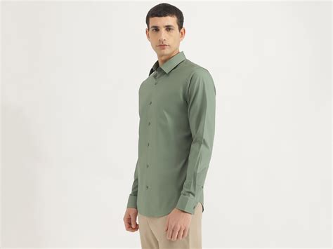 Slim Fit Spread Collar Solid Shirt – United Colors of Benetton Store