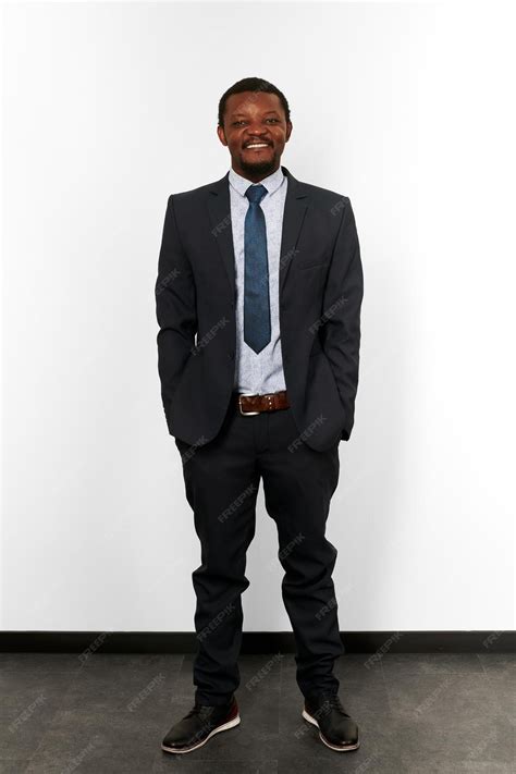 Black Man in Business Suit 的图像结果