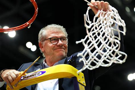 Geno Auriemma on “Philly Knuckleheads” Bothering Him During His Workout ...