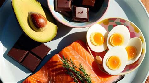 Everyday foods with healthy fats like avocado that are good for the heart