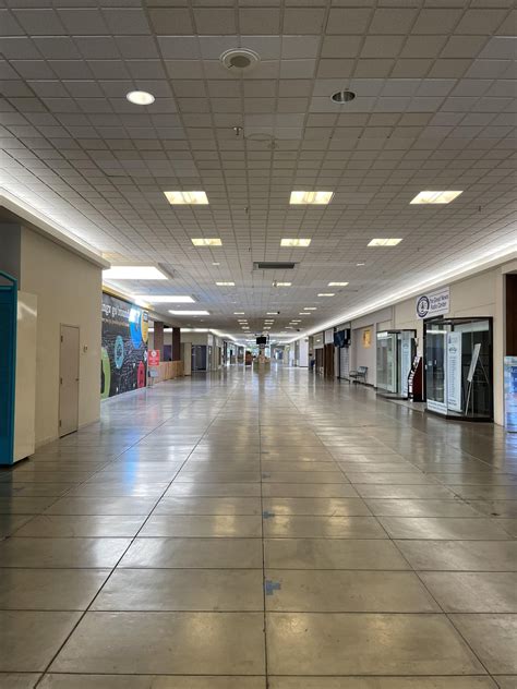 Lincoln Square Mall in Champaign-Urbana, Illinois : r/deadmalls