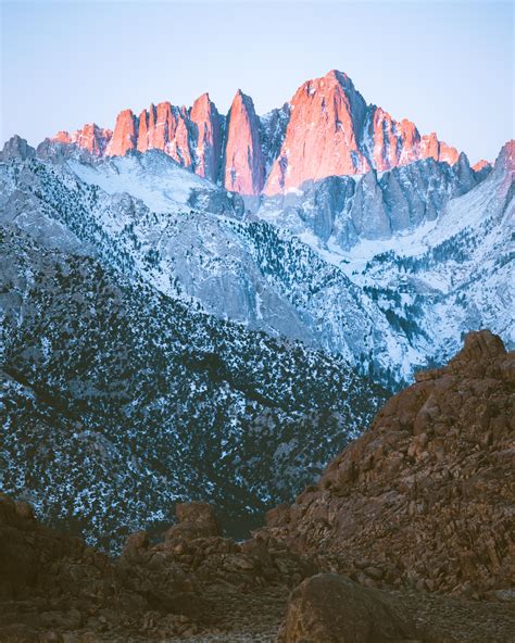 First light on Mount Whitney, tallest peak in the lower 48 [OC] [3200 x ...