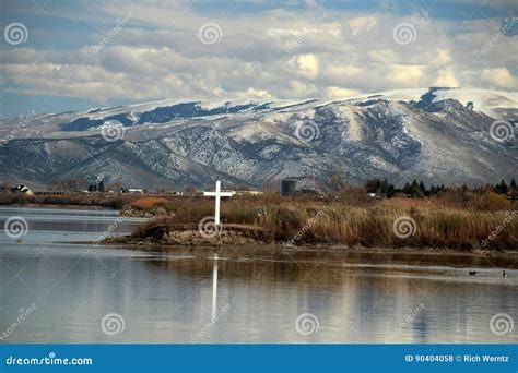Wintery Cross and Mountain Scene Along Side the Snake River in Burley ...