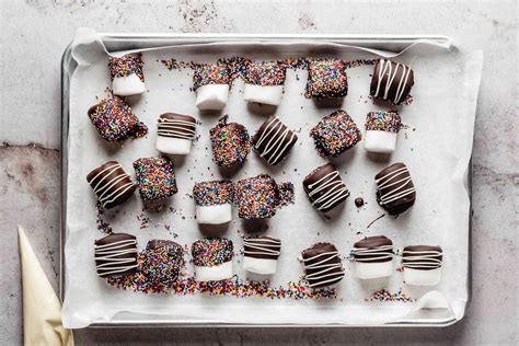 Chocolate-Dipped Marshmallows Recipe