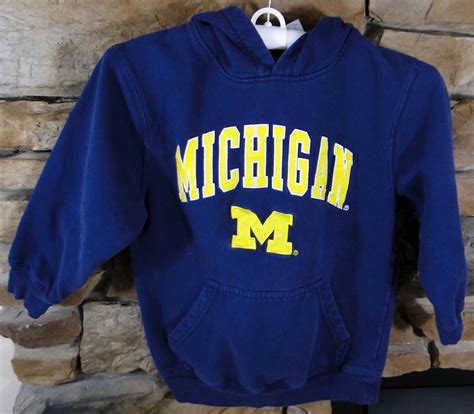 University of Michigan Hoodie Sweatshirt Size Chilren 8 Genuine Stuff ...