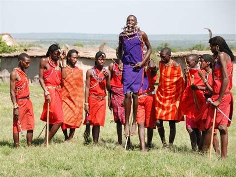 बेहद अजीब है यह जनजात‍ि, शवों को दफनाते नहीं, शादी-ब्‍याह में पीते हैं ...